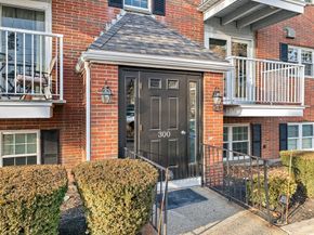 300 River St 12, Weymouth MA 02191
