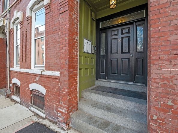 52 Beacon St 3, Chelsea MA 02150
