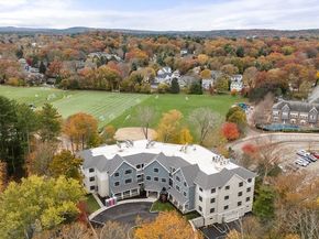 16 Stearns Rd 103 103, Wellesley MA 02482