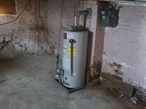 24 Woodland St, Newburyport MA 01950