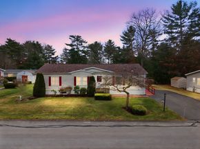 8 Heather Ln, Carver MA 02330