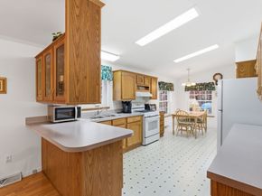 8 Heather Ln, Carver MA 02330