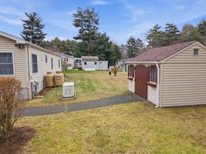8 Heather Ln, Carver MA 02330