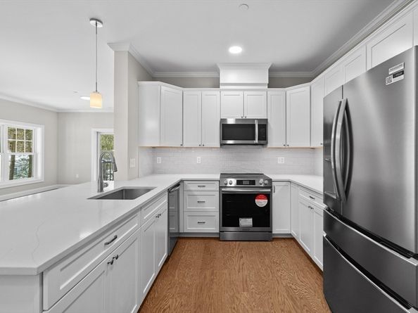 485 Blue Hills Parkway 13, Milton MA 02186
