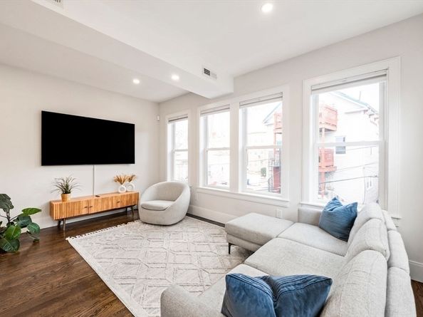 12-14 Porter St 12, Boston MA 02130