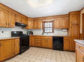 43 W Sigourney St, Lynn MA 01905