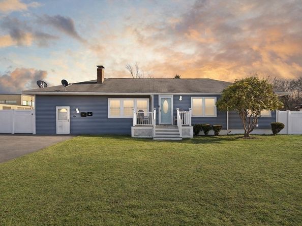 134 Oak St, Brockton MA 02301