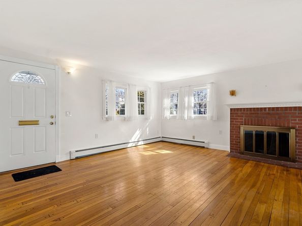 10 Lodge Rd, Nahant MA 01908