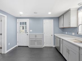 26 Buttrick Ave, Fitchburg MA 01420