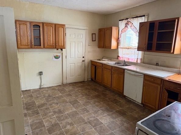 47 Barclay St, Worcester MA 01604