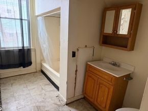 47 Barclay St, Worcester MA 01604