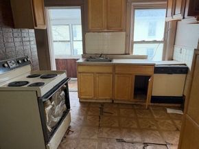 47 Barclay St, Worcester MA 01604