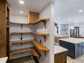 2 Spingler Dr, Hamilton MA 01982