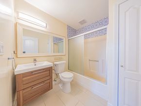 4 Rowe Ct 4, Boston MA 02131