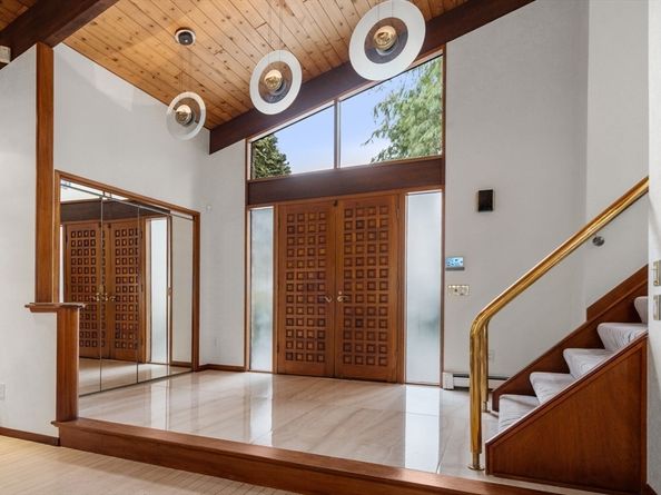 133 Oak Hill St, Newton MA 02459