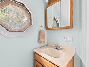 72 Precinct Street, Lakeville MA 02347