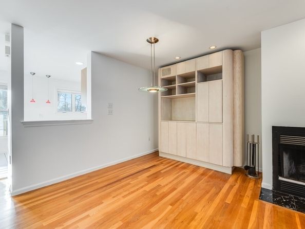100 Anderer Ln 2, Boston MA 02132