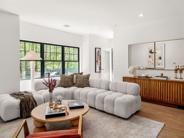 20 Audubon Way 302, Canton MA 02021