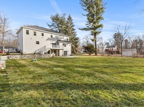 23 County Rd, Burlington MA 01803