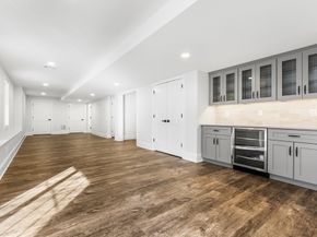 23 County Rd, Burlington MA 01803