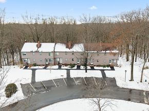 99 Cortland Circle 99, Leominster MA 01453