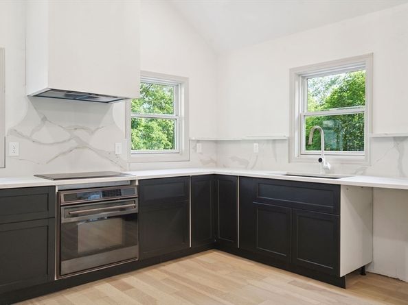 18 Chestnut Hill Rd, Millville MA 01529