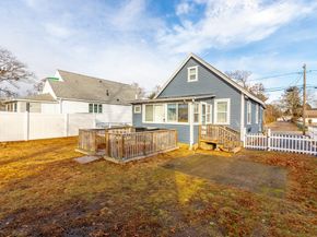 21 Bayview St, Wareham MA 02571