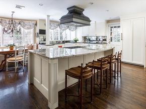 394 Hammond St, Newton MA 02467