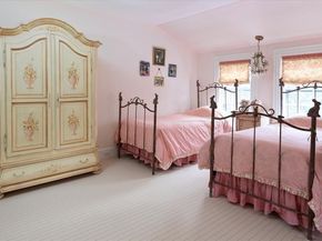 394 Hammond St, Newton MA 02467