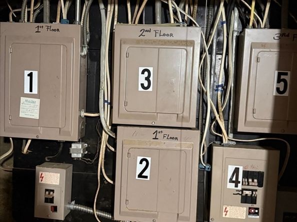 3 Gardner Pl, Leominster MA 01453