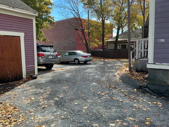 3 Gardner Pl, Leominster MA 01453