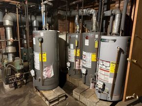 3 Gardner Pl, Leominster MA 01453