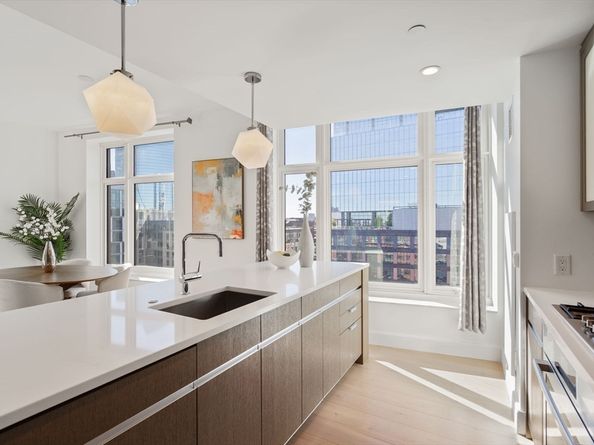 100 Lovejoy Wharf PH 1B, Boston MA 02114