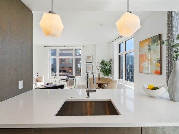 100 Lovejoy Wharf PH 1B, Boston MA 02114
