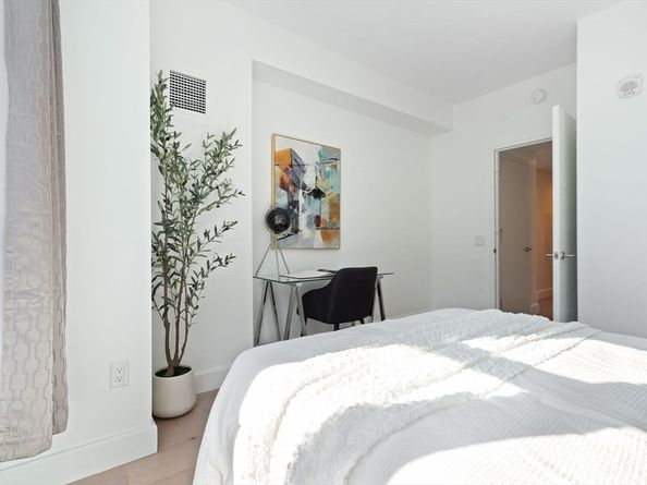 100 Lovejoy Wharf PH 1B, Boston MA 02114