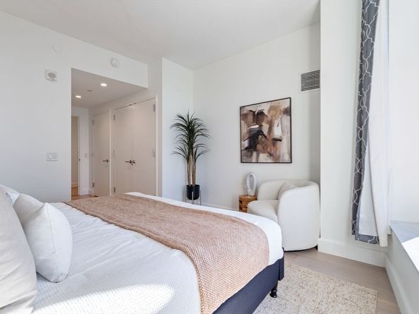 100 Lovejoy Wharf PH 1B, Boston MA 02114