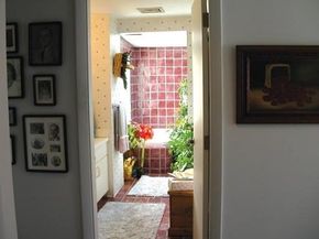 1003 Chestnut St 1003, Newton MA 02464