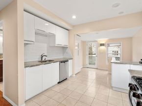 1003 Chestnut St 1003, Newton MA 02464