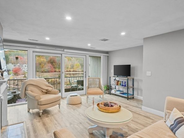 115 Mill Pond 115, North Andover MA 01845