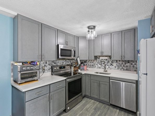 81 Nicholas Rd B, Framingham MA 01701