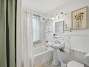 134 Whitmarsh Ave, Worcester MA 01606