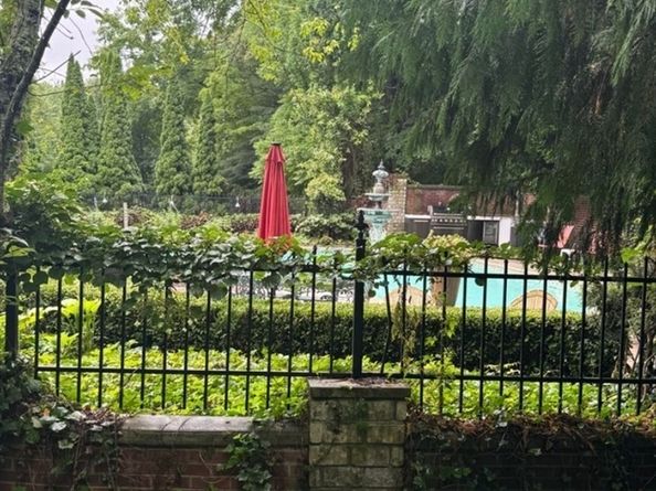 87 East Holland Road, Brimfield MA 01566