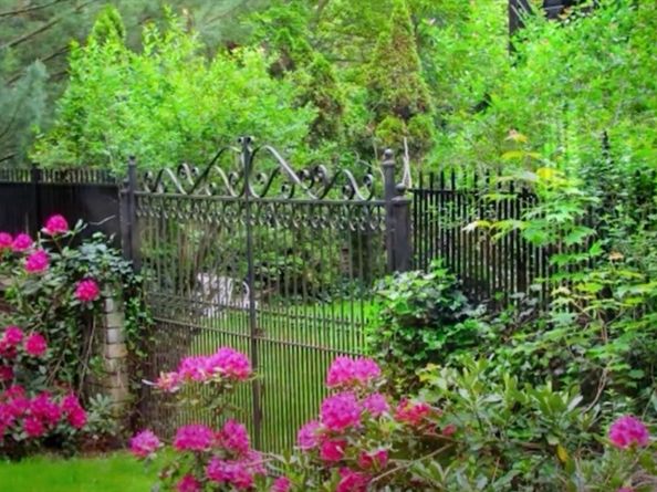 87 East Holland Road, Brimfield MA 01566