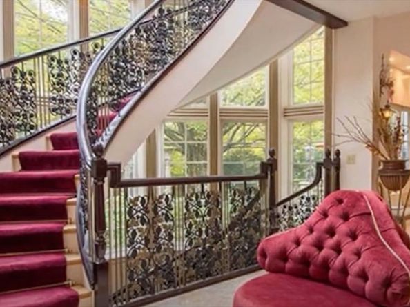 87 East Holland Road, Brimfield MA 01566