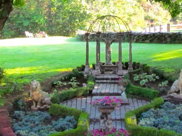 87 East Holland Road, Brimfield MA 01566