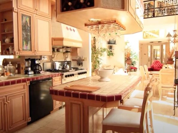 87 East Holland Road, Brimfield MA 01566