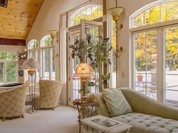 87 East Holland Road, Brimfield MA 01566