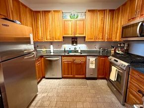 2 Harvest Dr 301, North Andover MA 01845