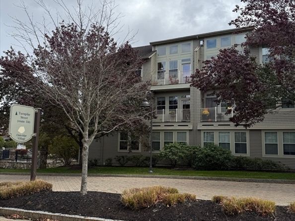 2 Harvest Dr 301, North Andover MA 01845