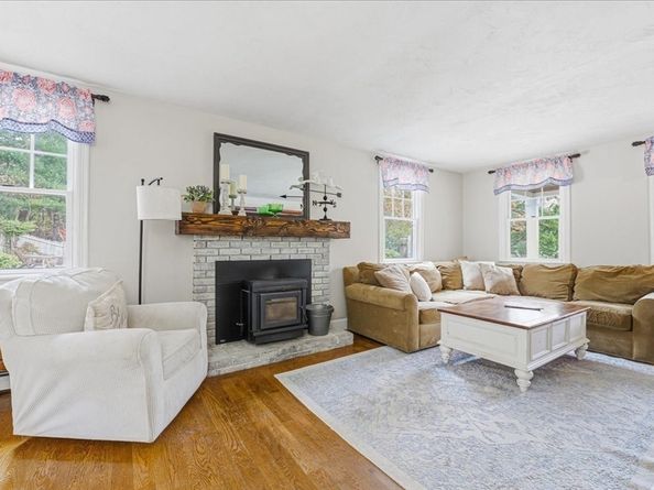 2 Clinton Ter, Kingston MA 02364